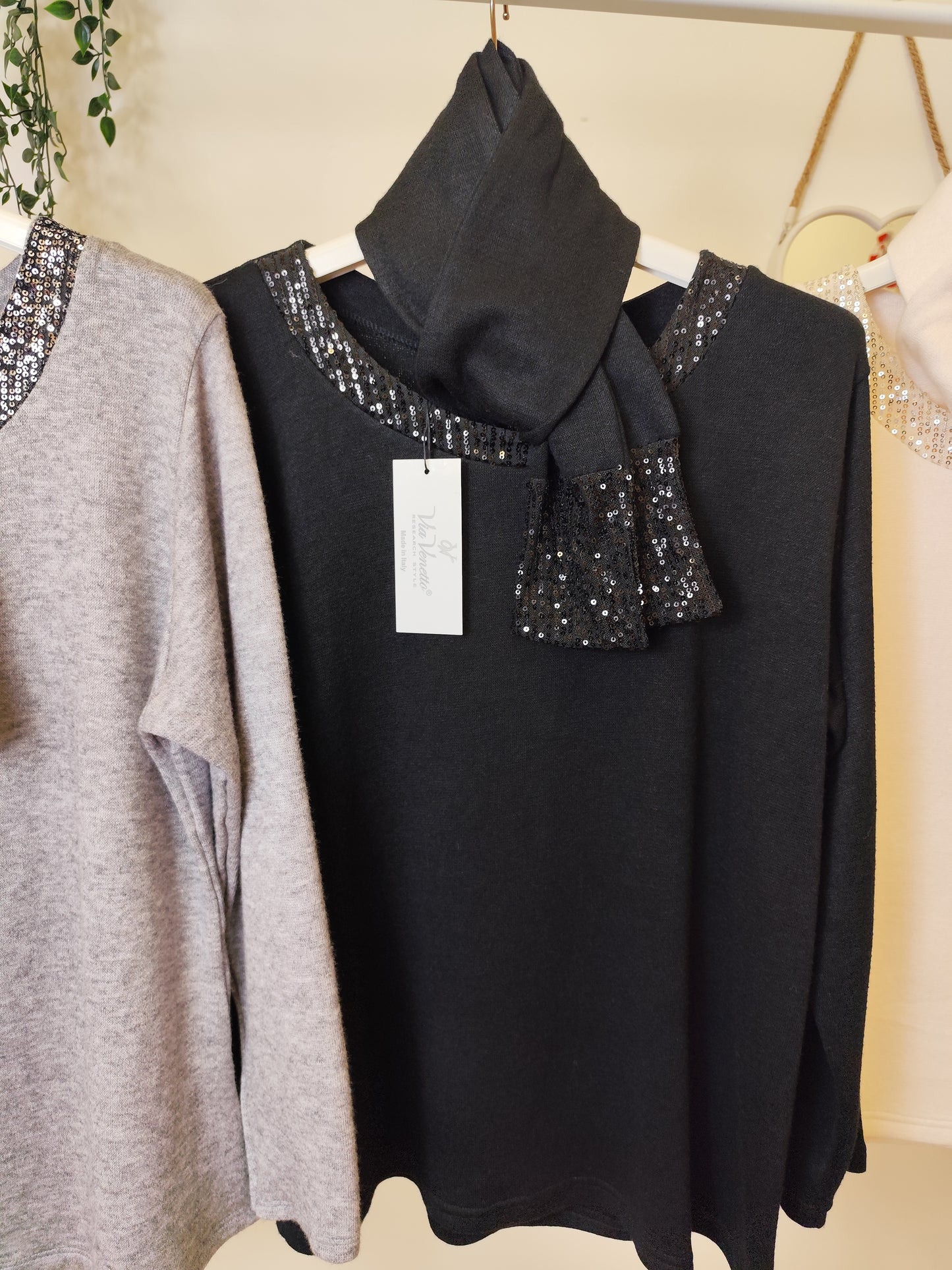 Cord set Maglia e sciarpa con profilo pajetttes
