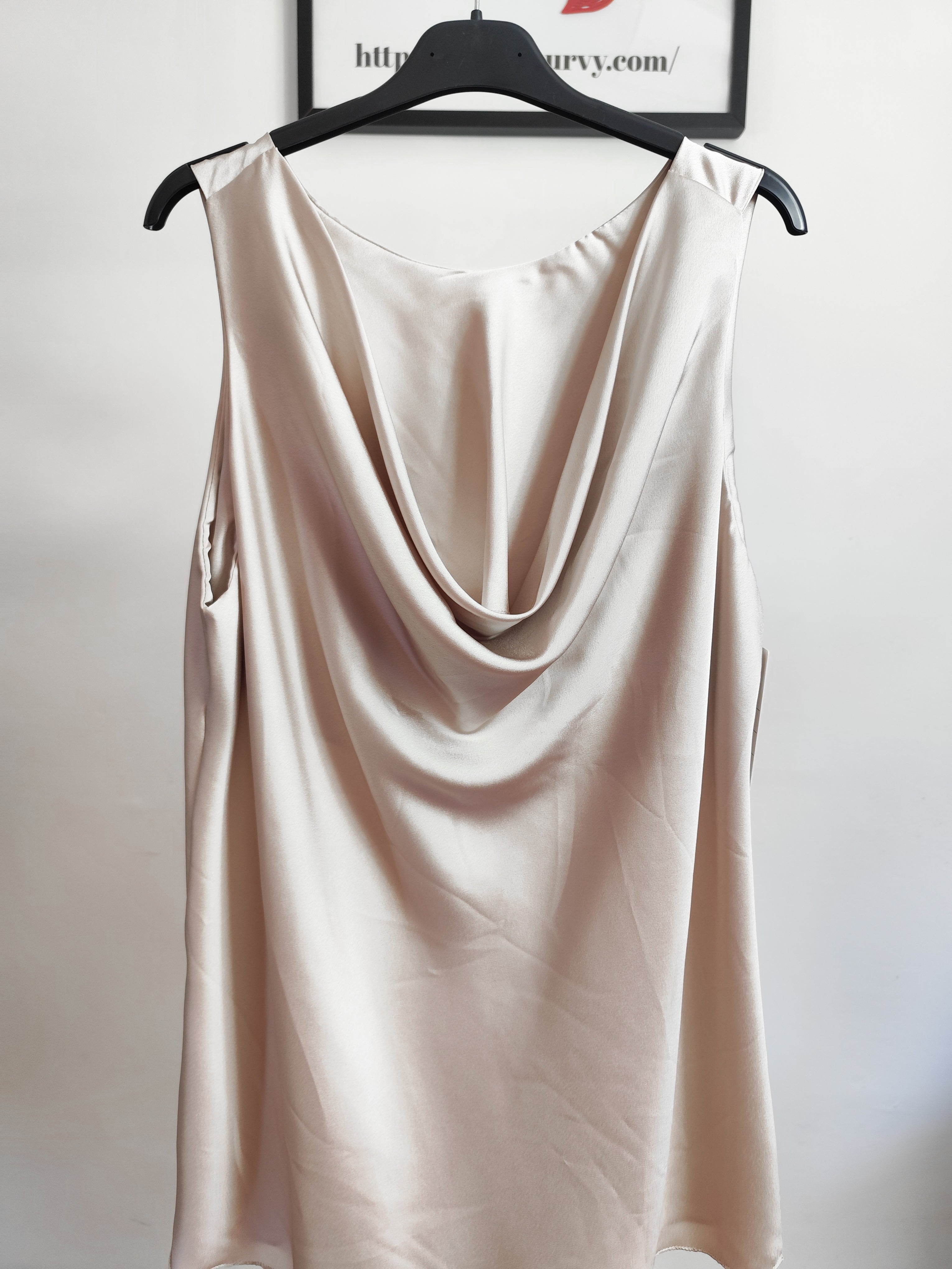 Top Curvy Scollo Morbido Elegance