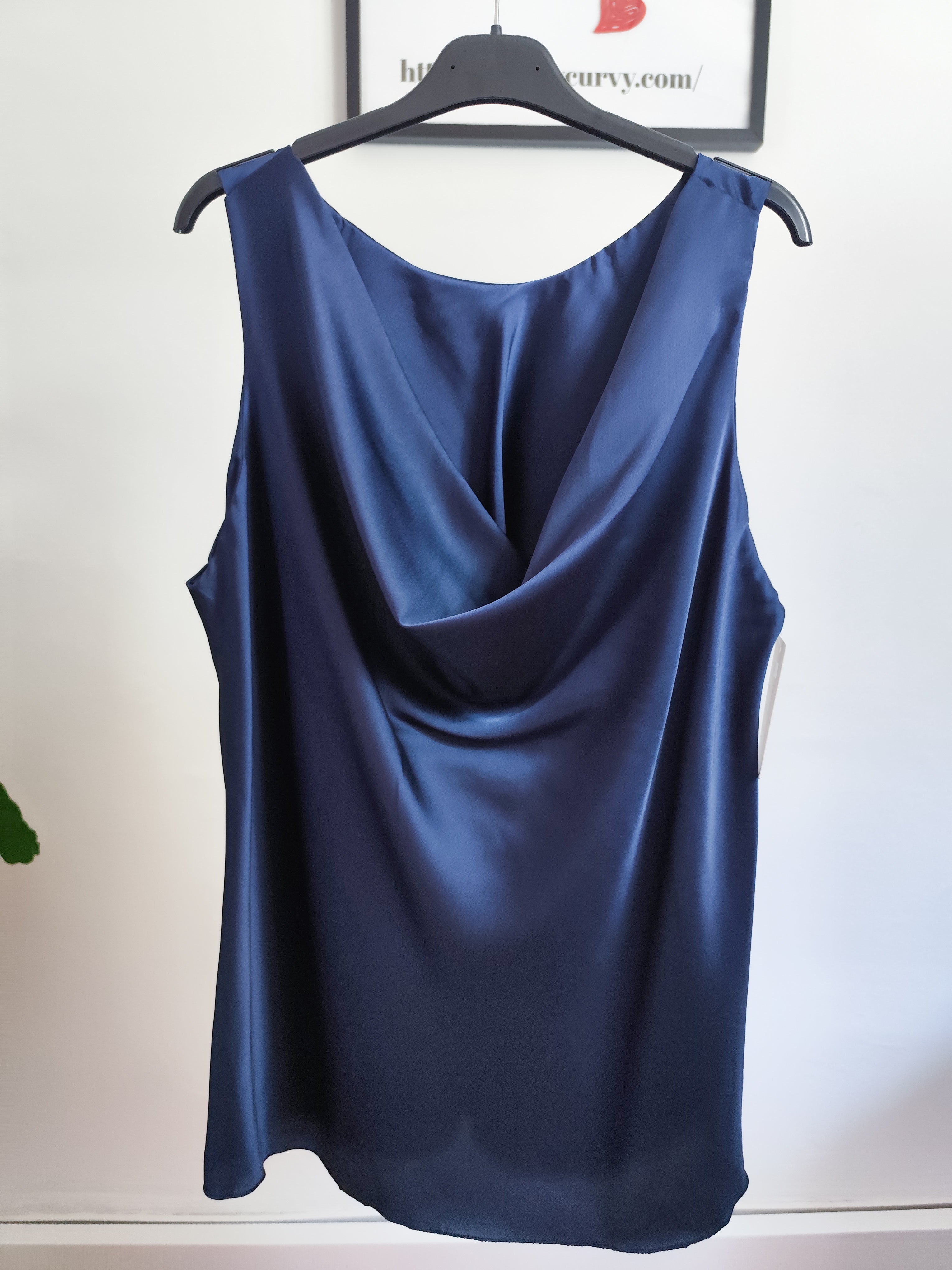 Top Curvy Scollo Morbido Elegance