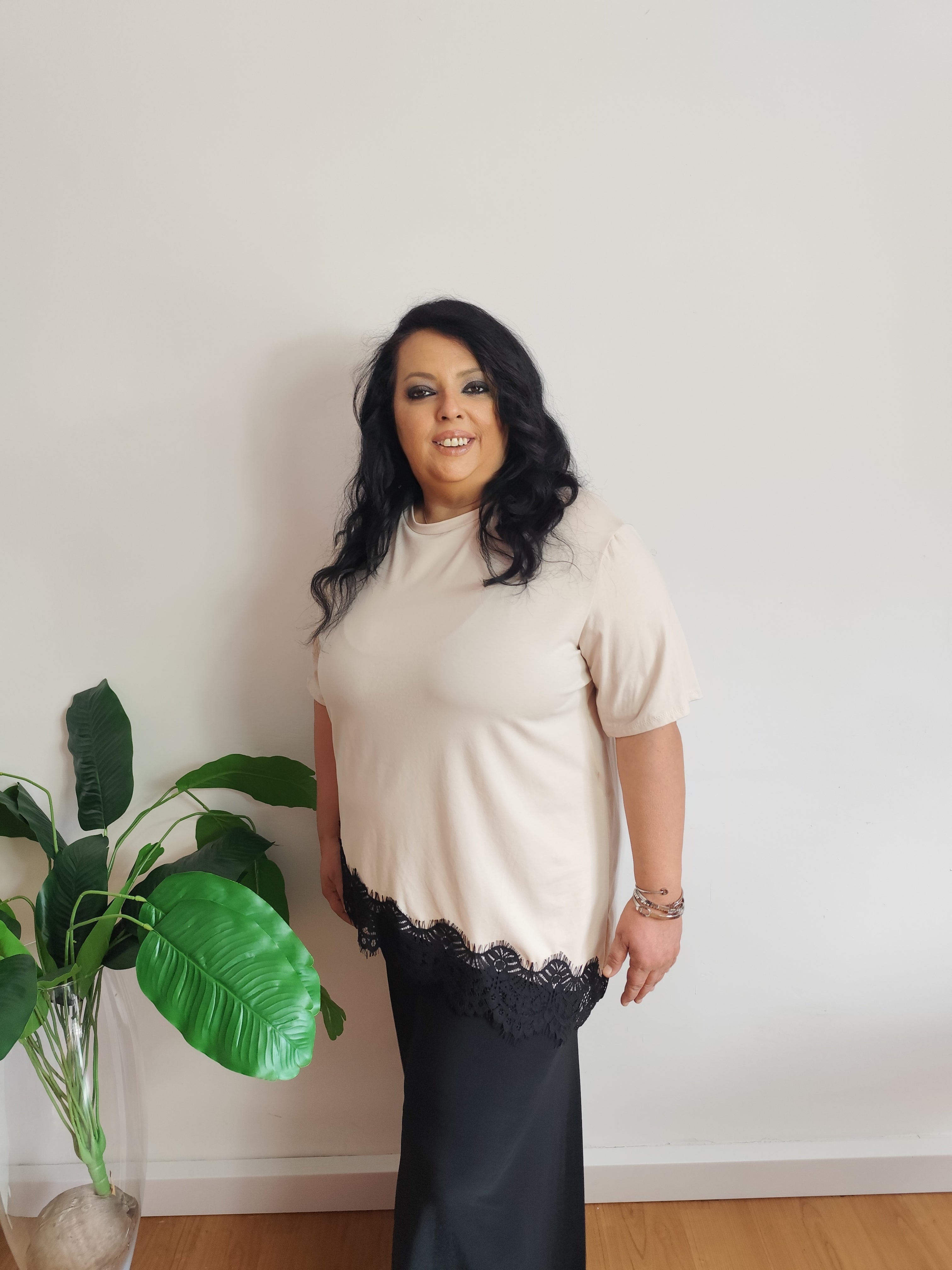 T-shirt curvy con pizzo