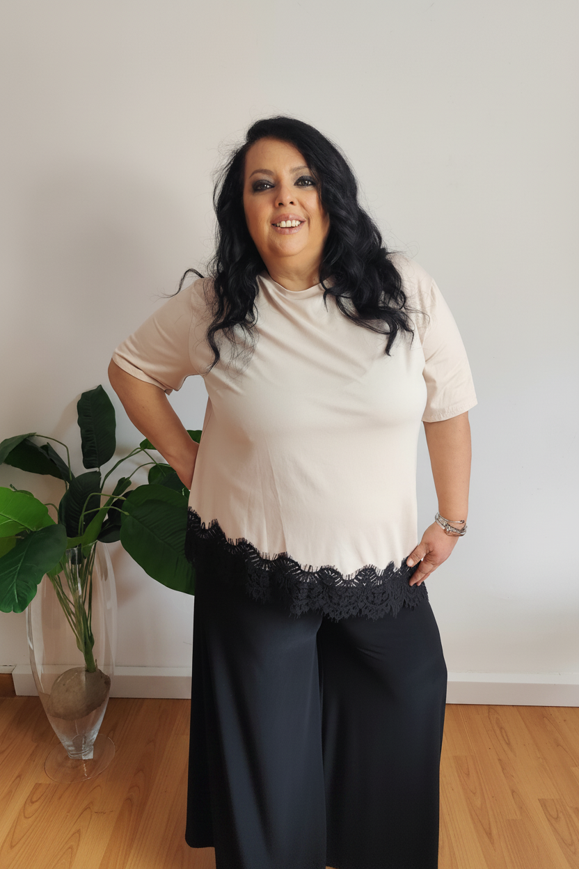 T-shirt curvy con pizzo