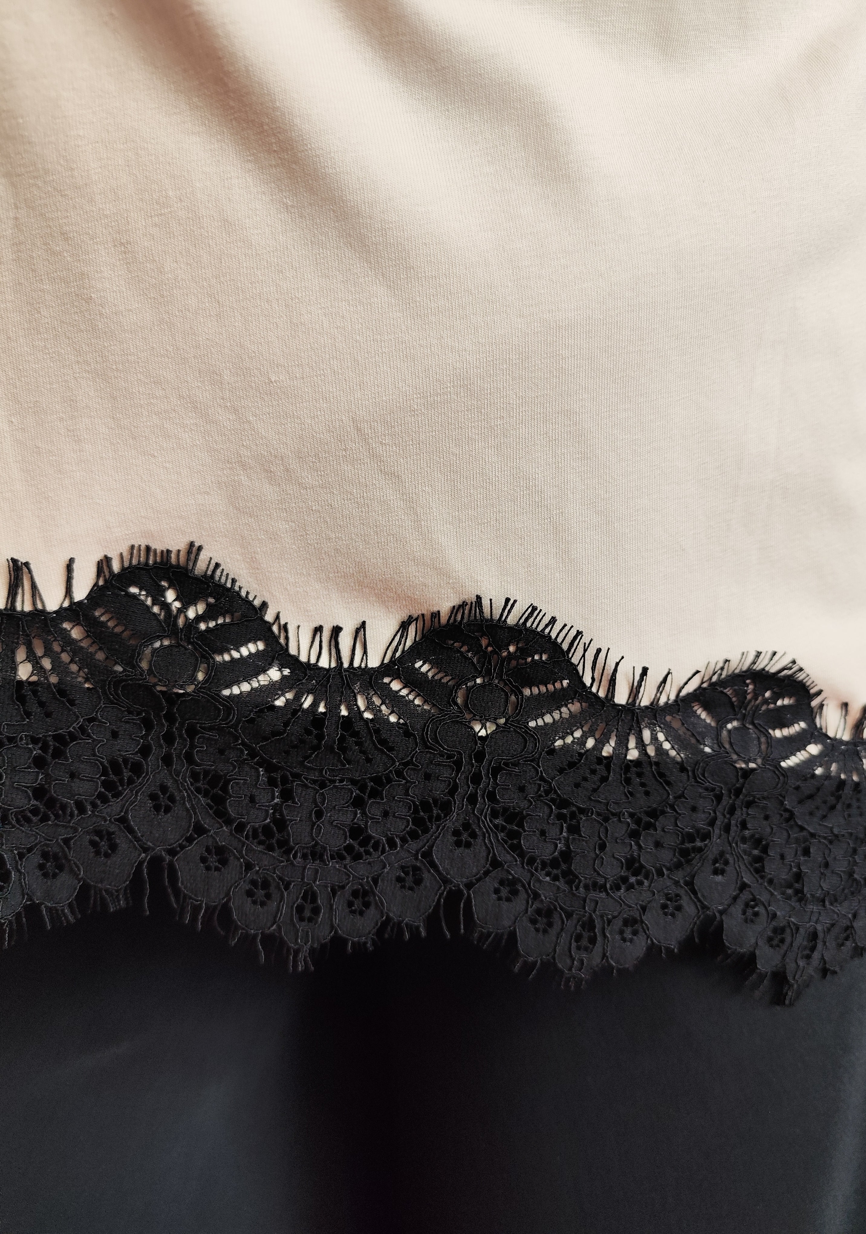 T-shirt curvy con pizzo