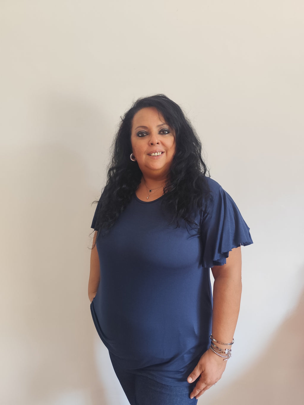Maglia curvy morbida con manica voilant