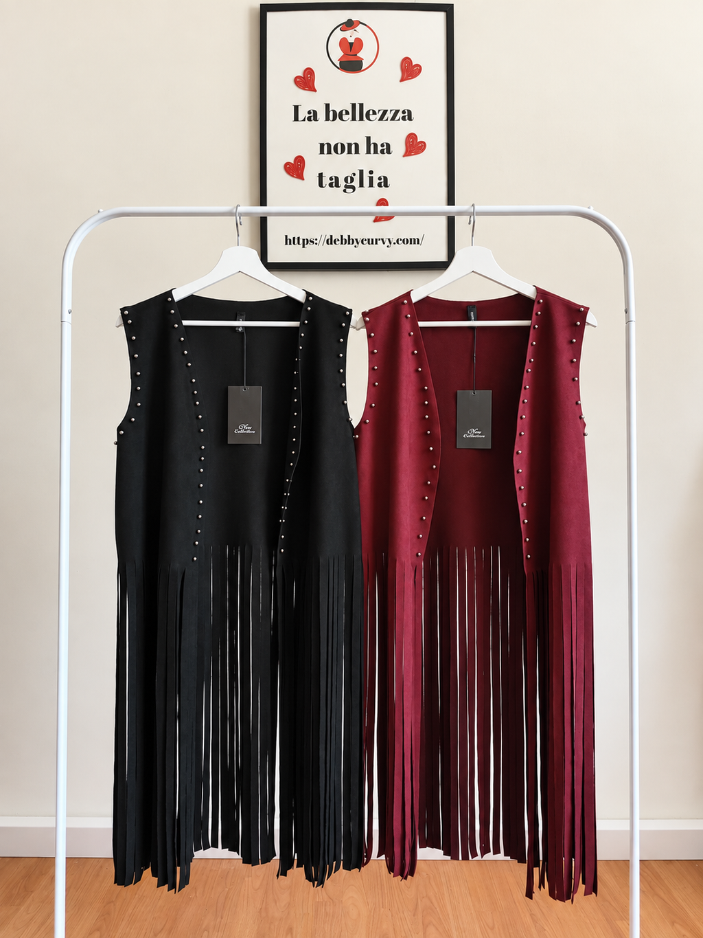 Gilet curvy scamosciato con frange e borchiette
