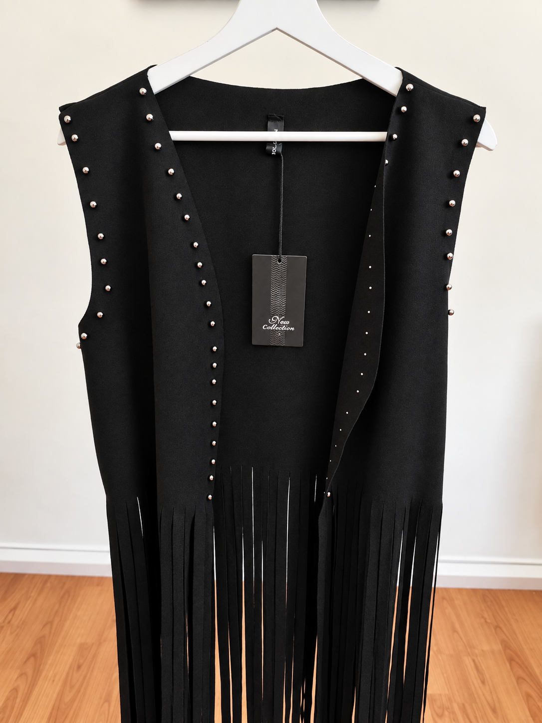 Gilet curvy scamosciato con frange e borchiette