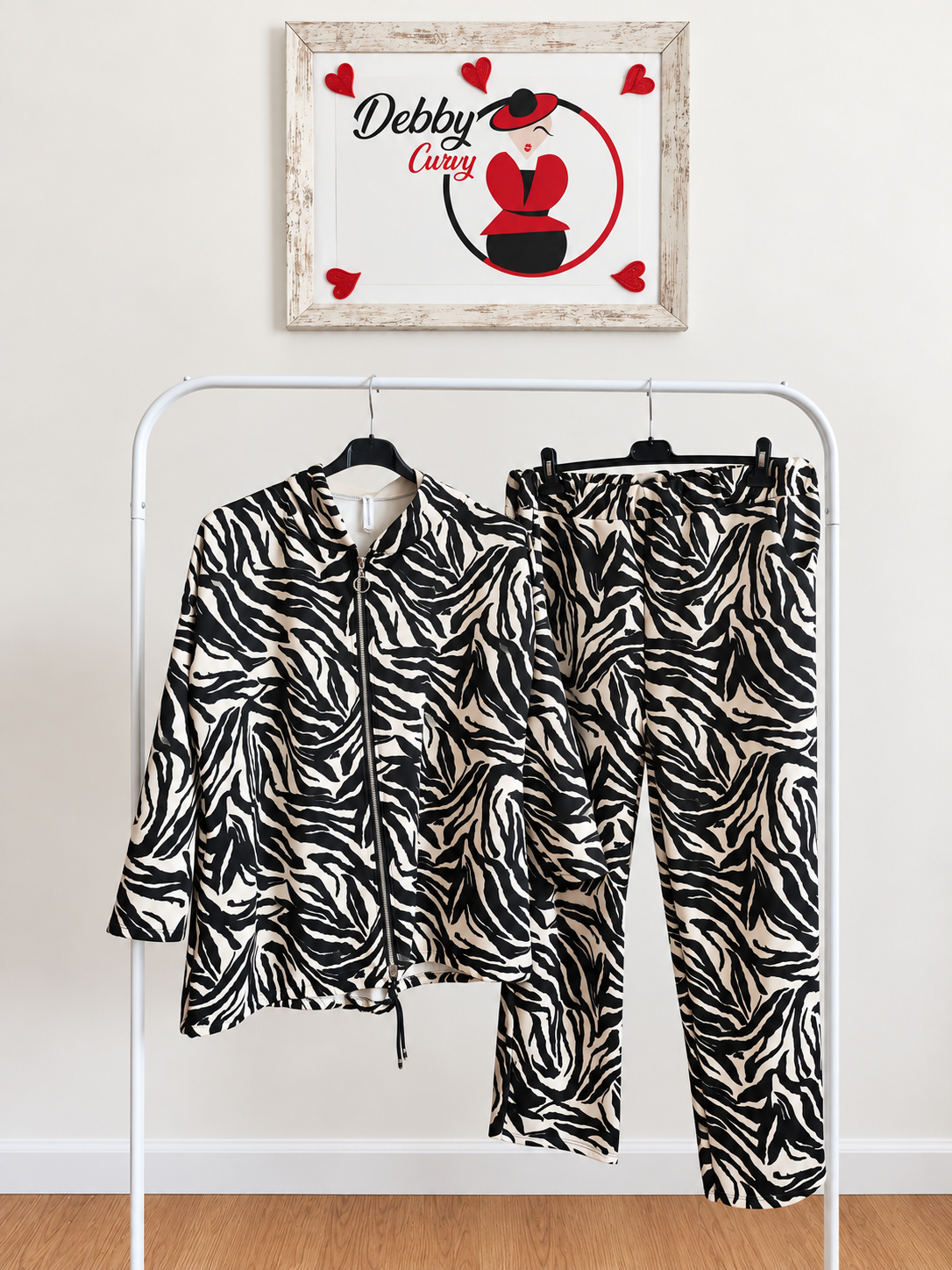 Tuta curvy zebrata con cappuccio e zip