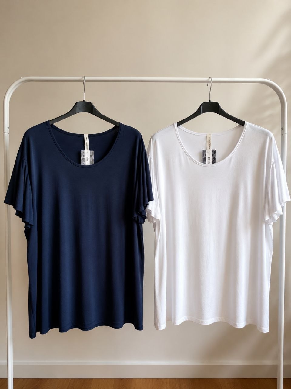 Maglia curvy morbida con manica voilant