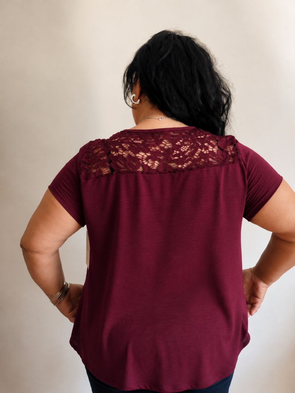 maglia curvy con inserti in pizzo
