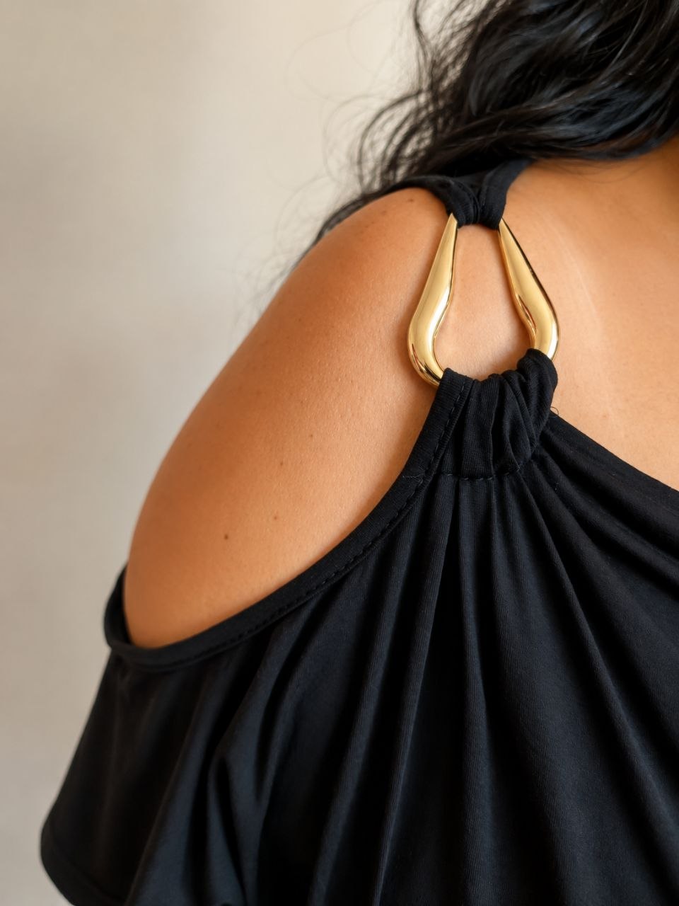 Maglia curvy buco spalle.